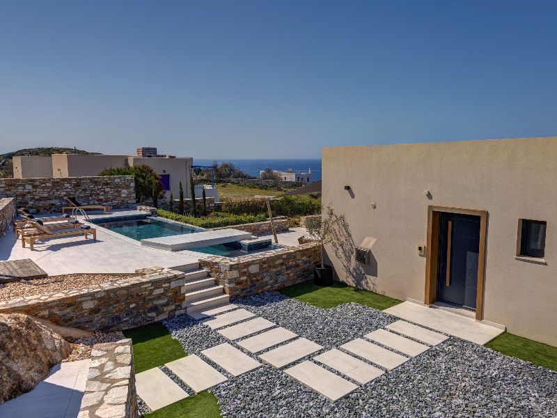 Horizon Pnoe Villas in Syros Greece
