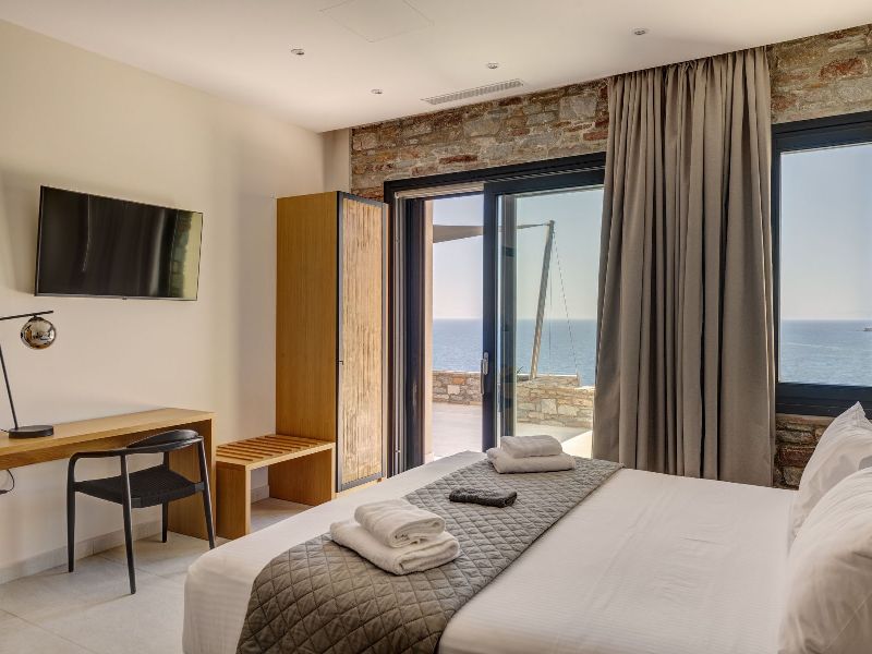 Horizon Pnoe Villas in Syros Greece