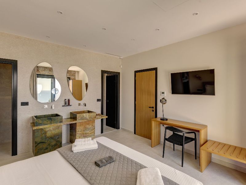 Horizon Pnoe Villas in Syros Greece