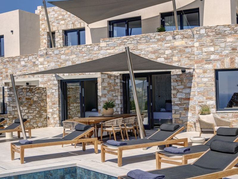 Thryallis Pnoe Villas in Syros Greece