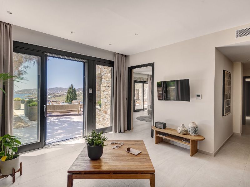 Thryallis Pnoe Villas in Syros Greece