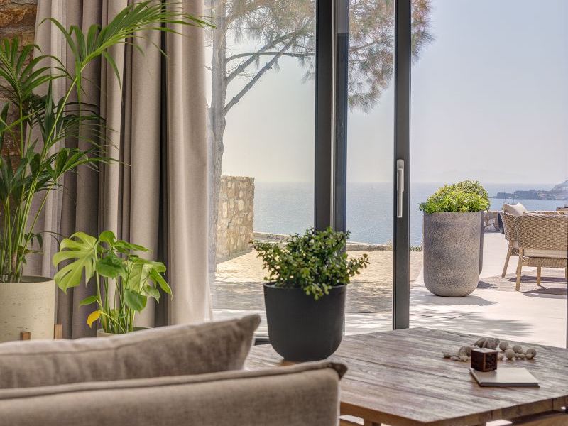 Thryallis Pnoe Villas in Syros Greece