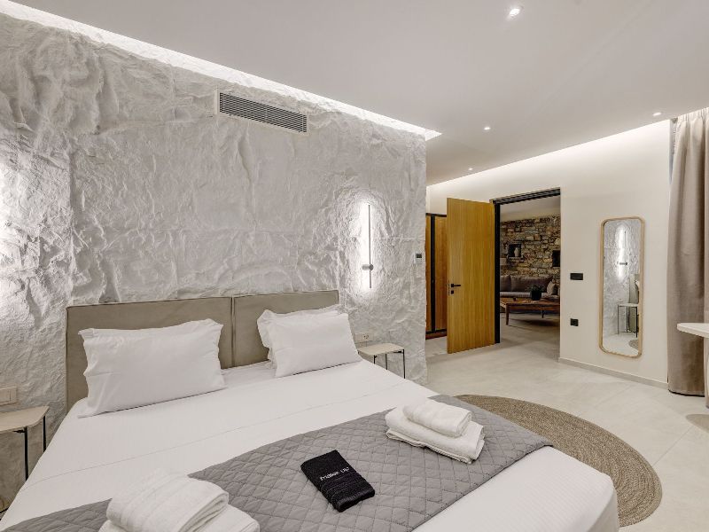Thryallis Pnoe Villas in Syros Greece