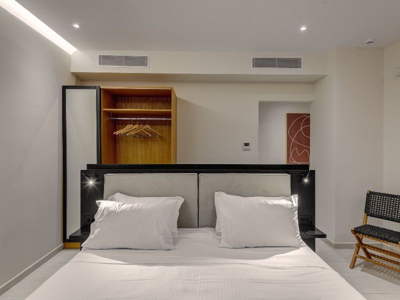 Thryallis Pnoe Villas in Syros Greece