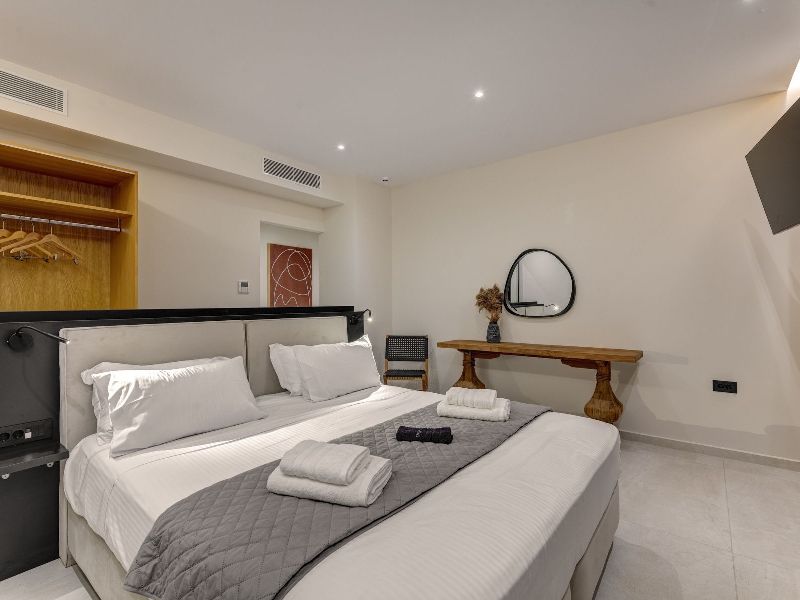Thryallis Pnoe Villas in Syros Greece
