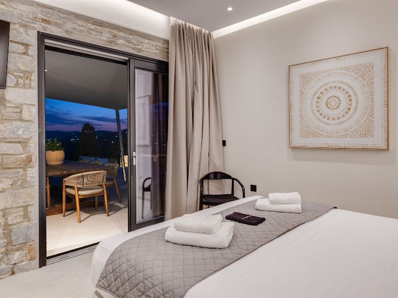 Thryallis Pnoe Villas in Syros Greece