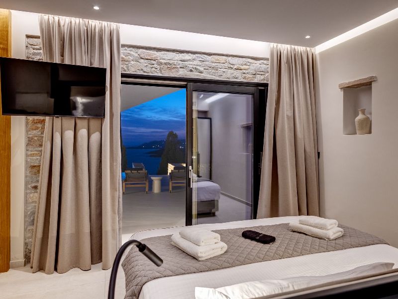 Thryallis Pnoe Villas in Syros Greece
